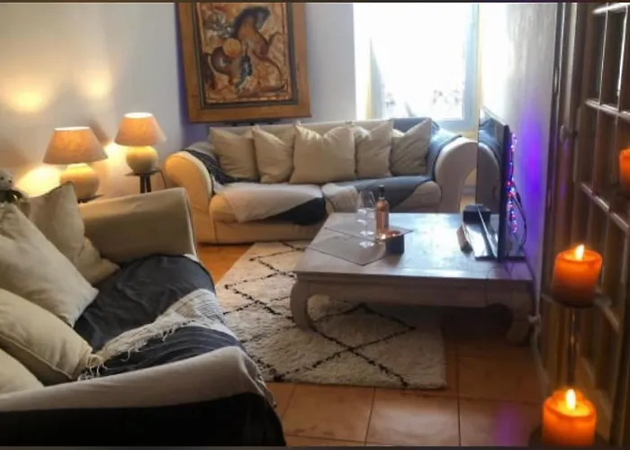 Room Near Nice Port In A Shared Apartment